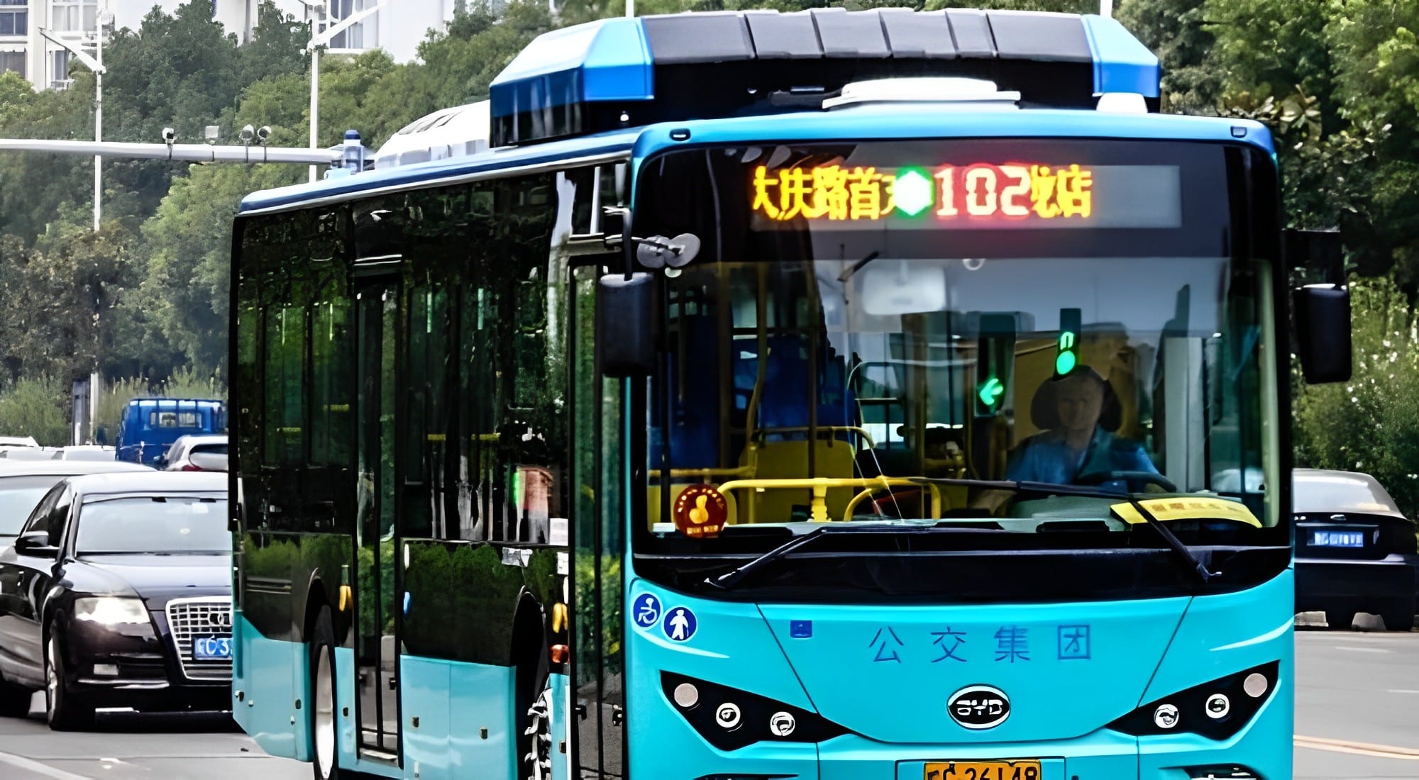 Nếu muốn tiết kiệm chi phí, bạn nên di chuyển bằng xe buýt khi đến Trung Quốc